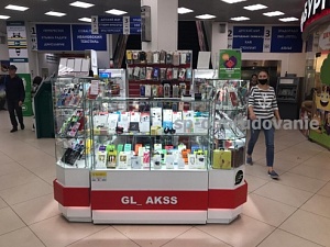 Островок внутри торгового центра